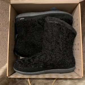 Toms faux shearling boots, used but great condition